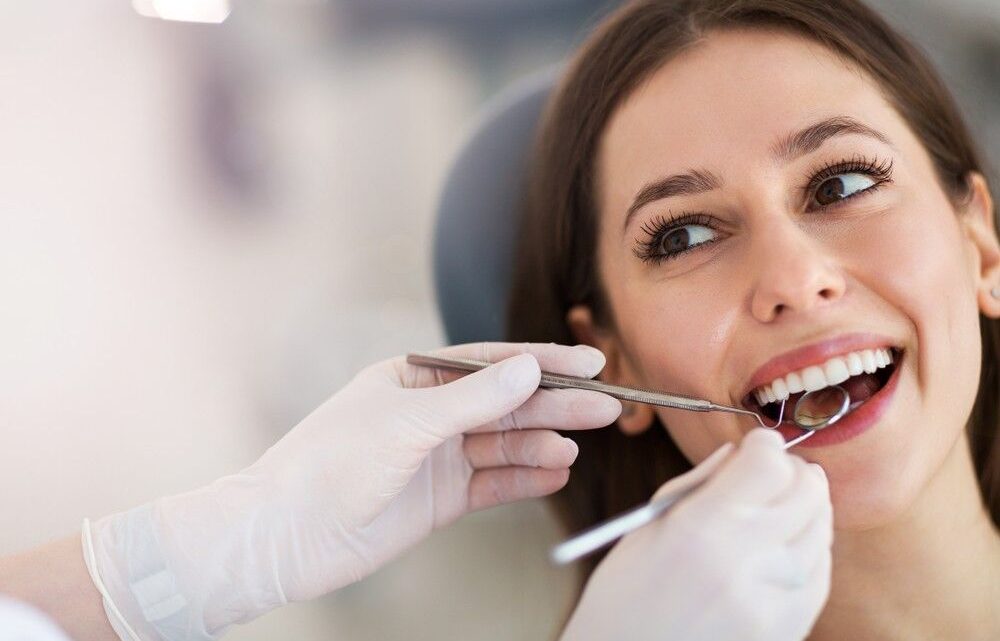 Floss Before or After Brushing? Dentists Weigh In