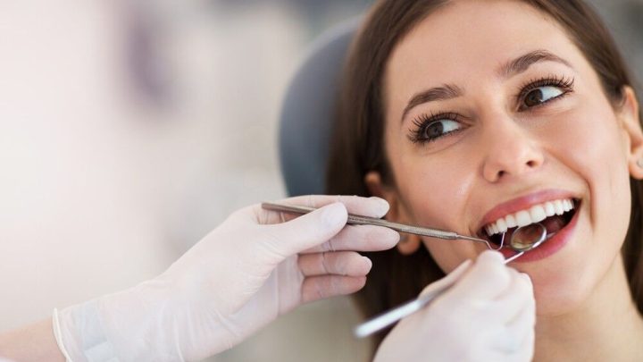 Floss Before or After Brushing? Dentists Weigh In